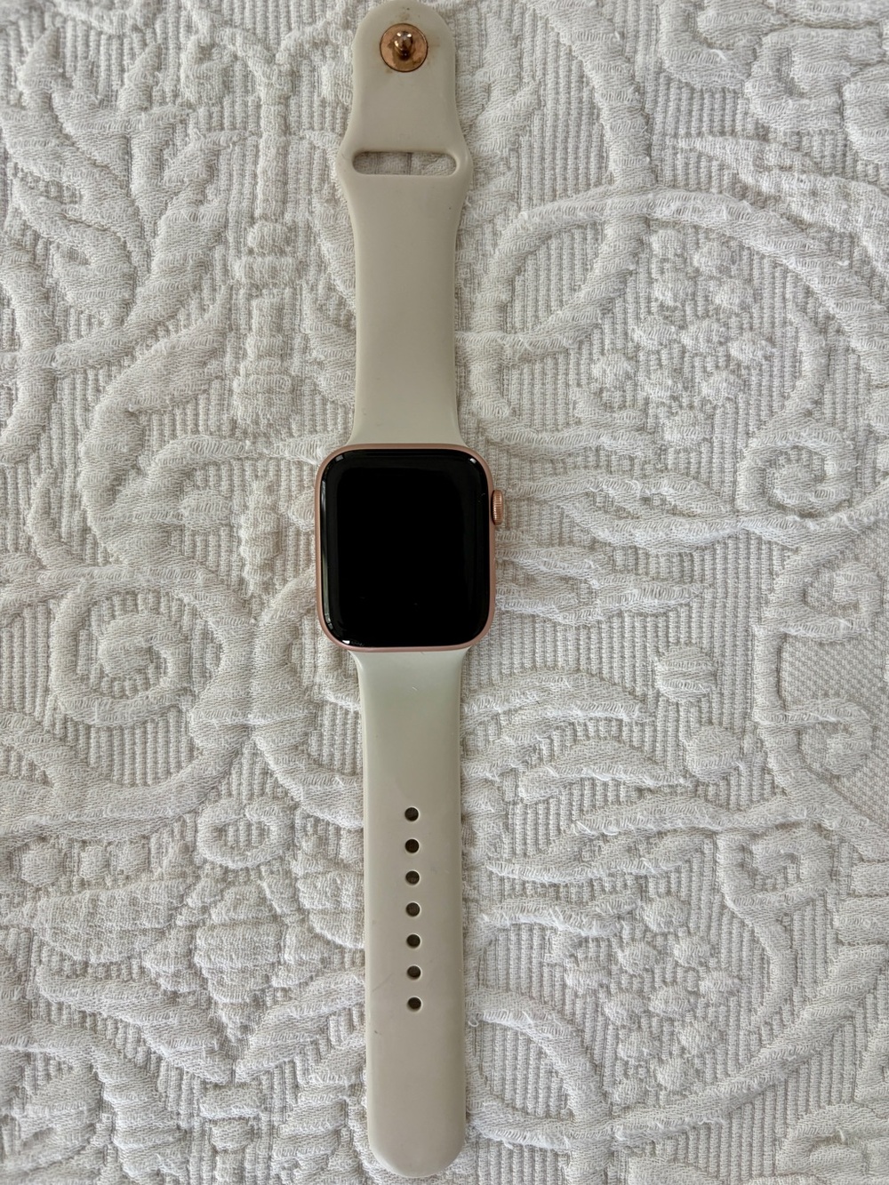 Apple Watch SE 44mm Rose Gold with Charger